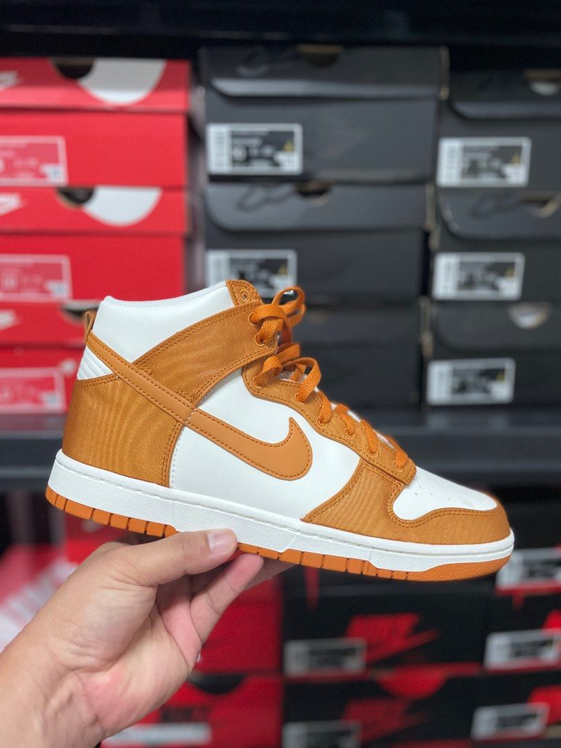 N I K E D U N K high Monarch Sail US11 (Category: Sneakers) located in Paranaque City. Submitted by BOSS_G (Listing ID 1260301806, Image 1). Description: Nike Dunk high Brand new Monarch Sail US11 .