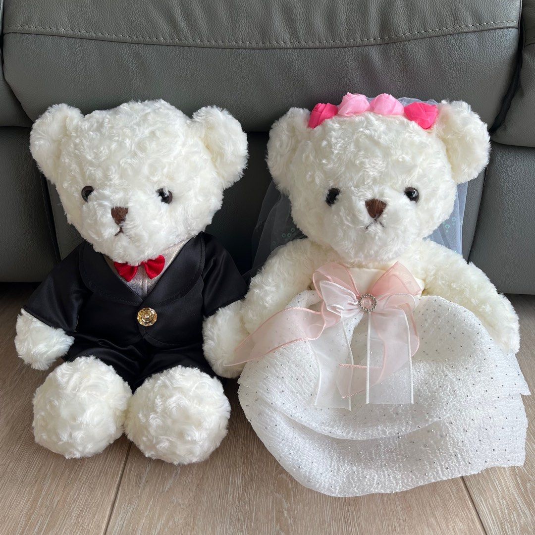 Bride and 2025 groom teddy bears