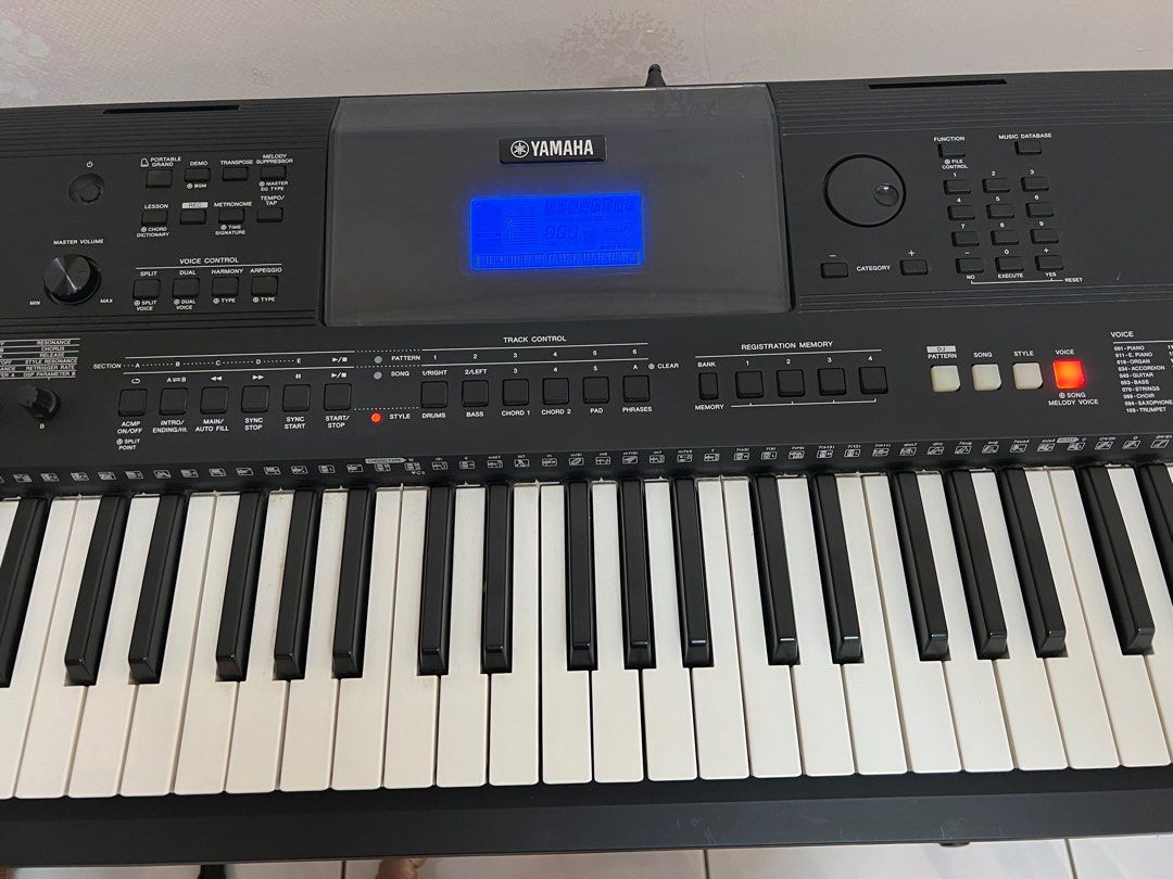 Yamaha PSREW400, Hobbies & Toys, Music & Media, Musical Instruments on