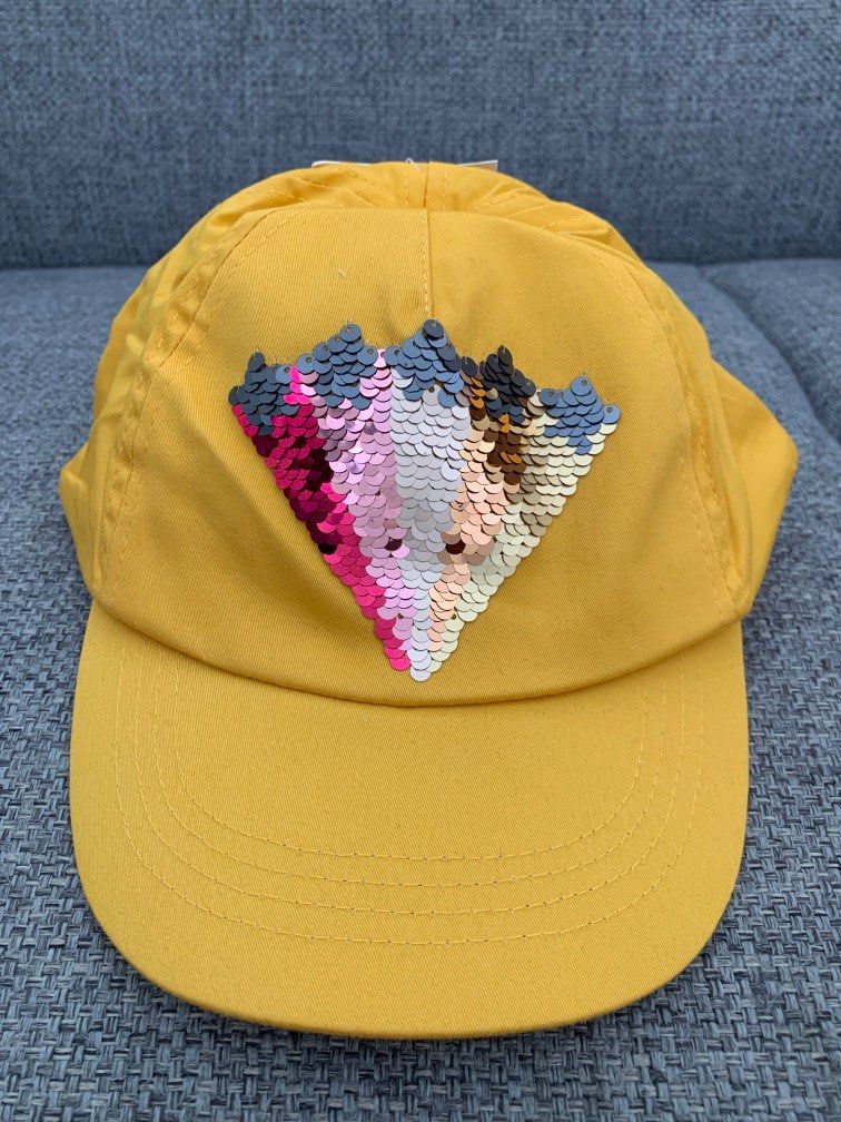ZARA Cap with Flip Sequins (Category: Hats & Beanies) located in San Pedro. Submitted by Graceleen (Listing ID 1260323949, Image 1). Description: ZARA cap with flip sequins that take the form of a shiny diamond. 3 in stock. #zara #flipsequinscap.