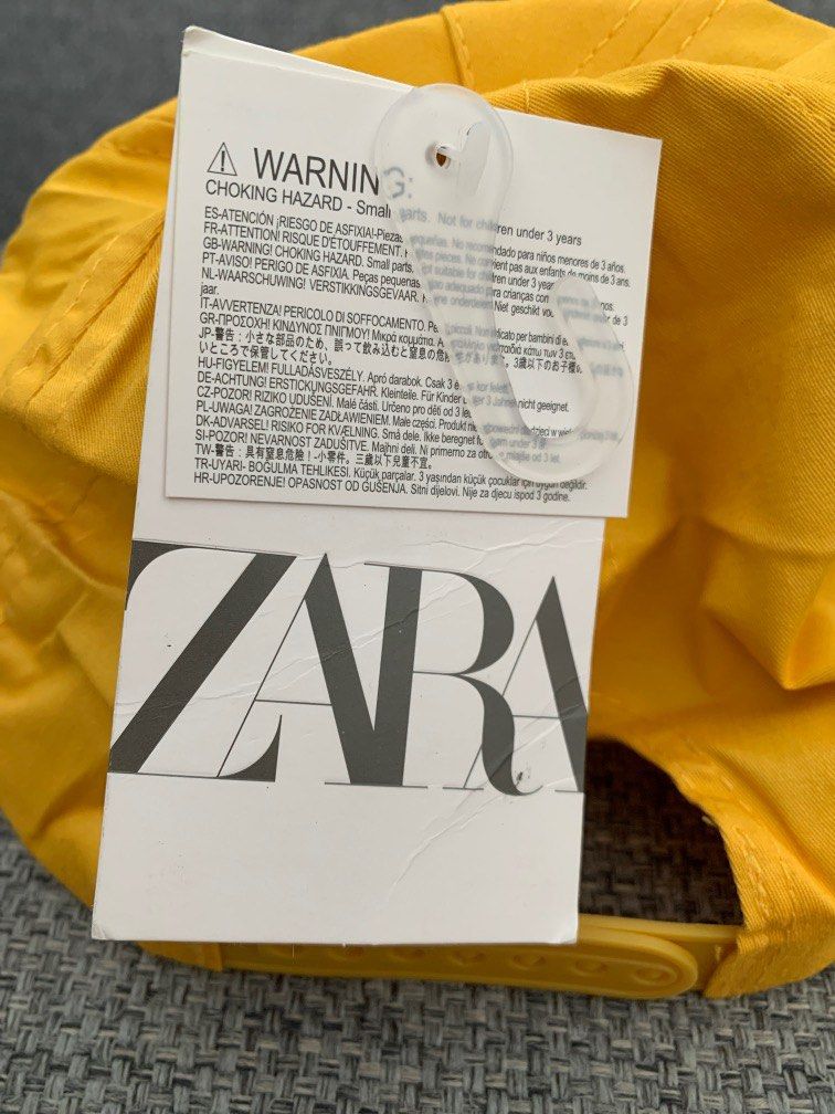 ZARA Cap with Flip Sequins (Category: Hats & Beanies) located in San Pedro. Submitted by Graceleen (Listing ID 1260323949, Image 2). Description: ZARA cap with flip sequins that take the form of a shiny diamond. 3 in stock. #zara #flipsequinscap.