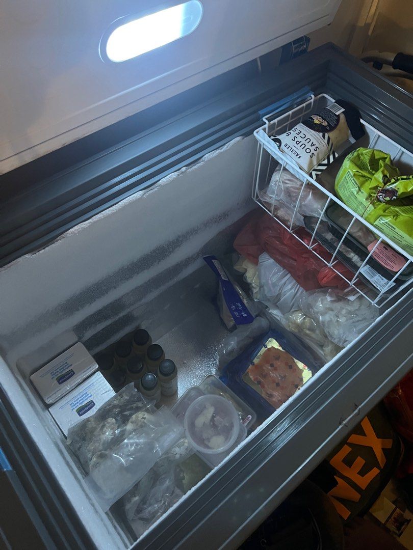 250L chest freezer with lock, TV & Home Appliances, Kitchen Appliances, Refrigerators & Freezers