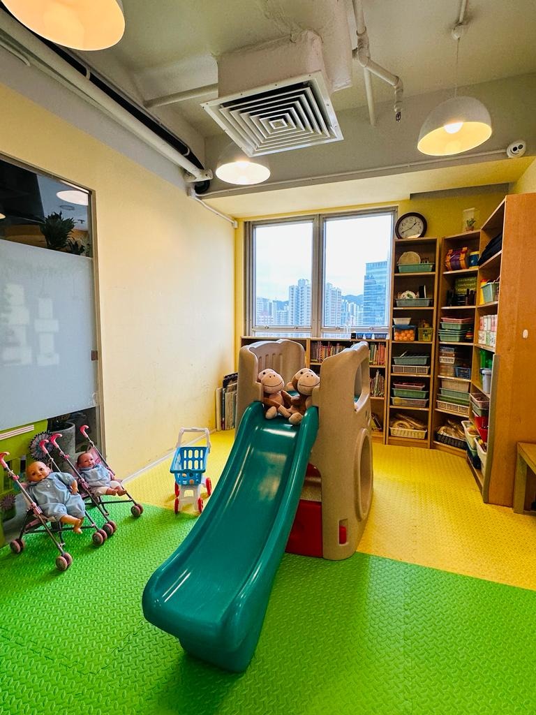 Tsuen Wan Brightly Decorated Kindergarten Center - Assignment of Decoration and Lease63439020028418113
