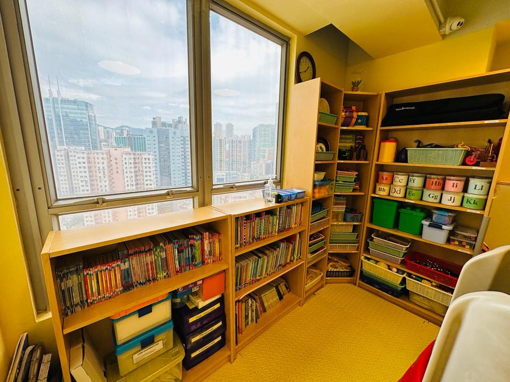 Tsuen Wan Brightly Decorated Kindergarten Center - Assignment of Decoration and Lease63439020028418114