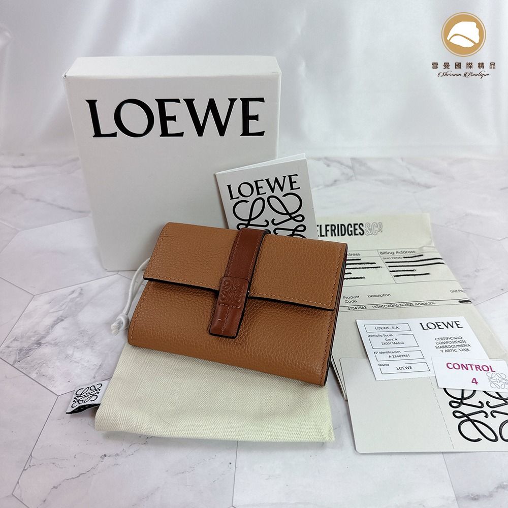 雪曼國際精品】 LOEWE 淺焦糖色柔軟粒面小牛皮三折短夾，二手商品9.9成新，近新，閒置品僅拍照！, 名牌精品, 精品包與皮夾在旋轉拍賣