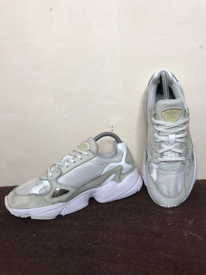 Adidas falcon women's size 7 hot sale