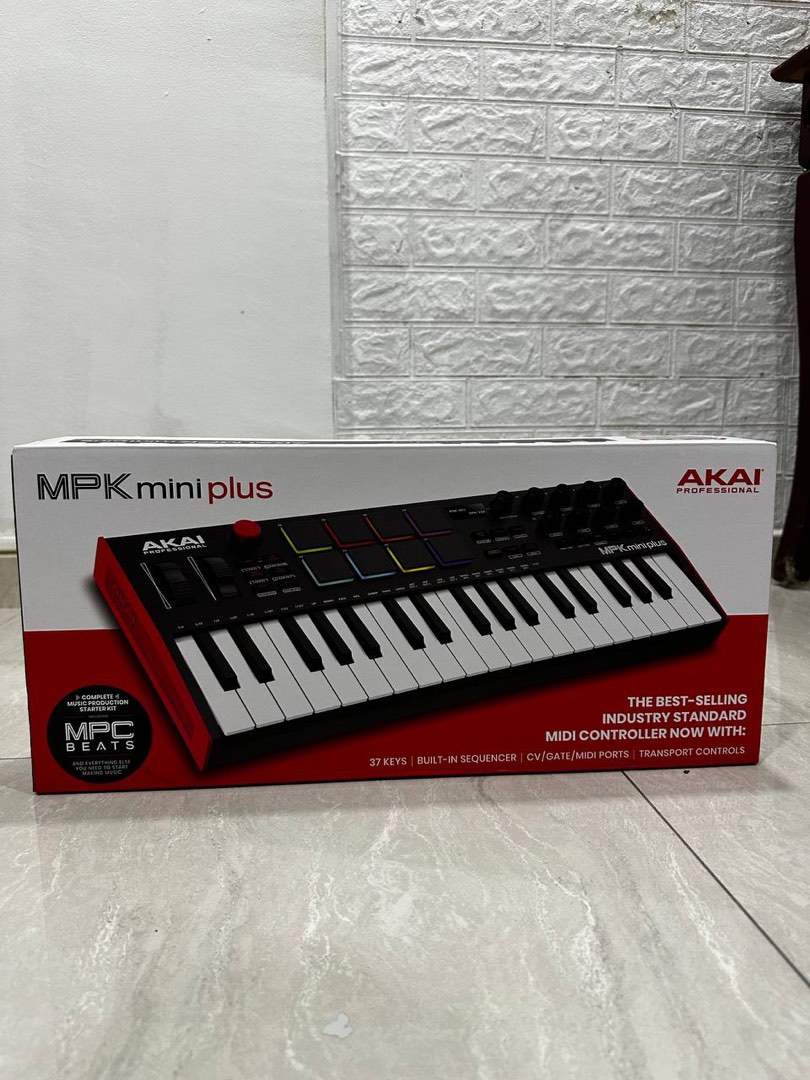 Akai Professional MPK Mini Plus - USB MIDI Keyboard Controller with 37 Mini  Keys, 8 MPC Pads, Sequencer, MIDI/CV/Gate I/O, Music Production Software