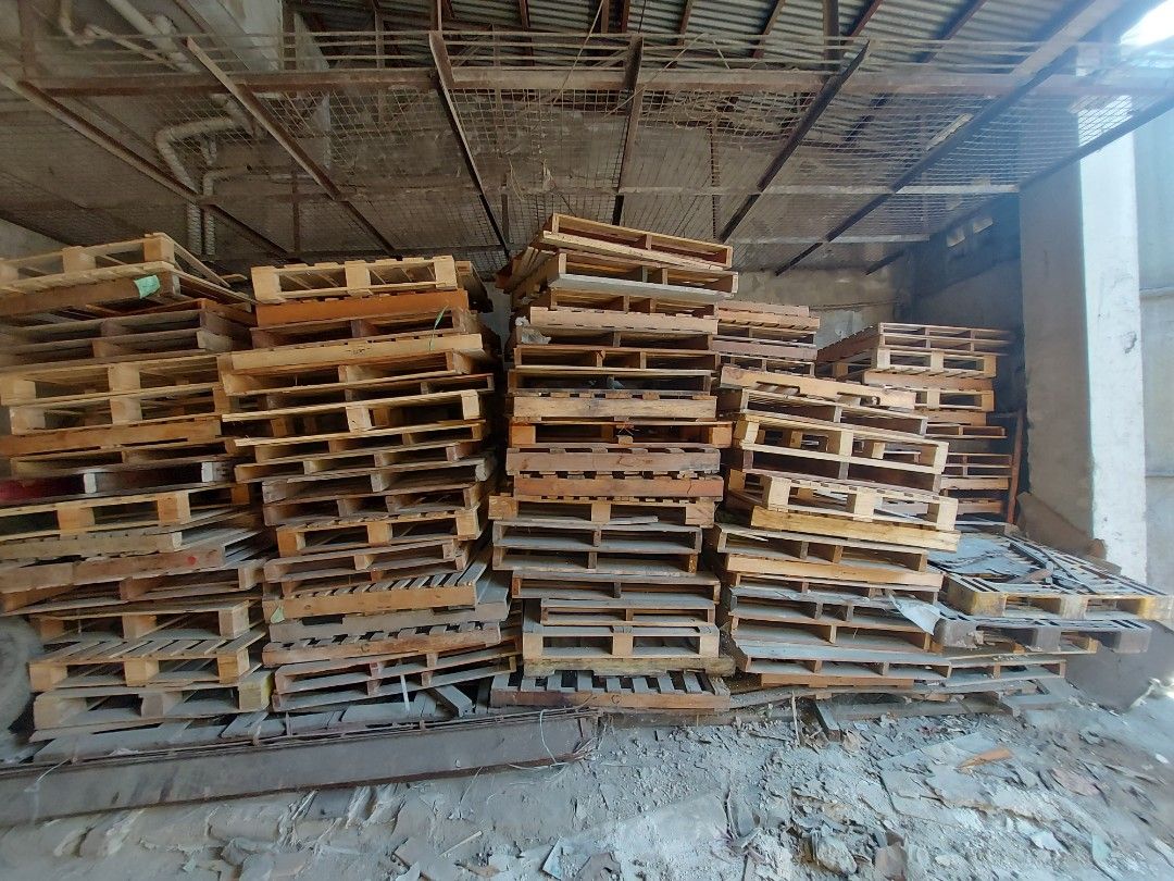 Assorted Wooden Pallets (Category: Construction Tools & Equipment) located in Makati City. Submitted by csupply (Listing ID 1260604892, Image 2). Description: Assorted Wooden Pallets Price is negotiable for bulk orders Pick up near Circuit Makati Delivery is possible but at buyer's expense Delivery fee will depend on location to be delivered.