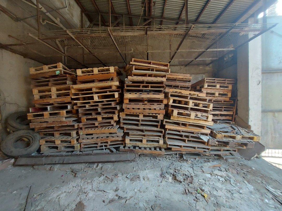 Assorted Wooden Pallets (Category: Construction Tools & Equipment) located in Makati City. Submitted by csupply (Listing ID 1260604892, Image 3). Description: Assorted Wooden Pallets Price is negotiable for bulk orders Pick up near Circuit Makati Delivery is possible but at buyer's expense Delivery fee will depend on location to be delivered.