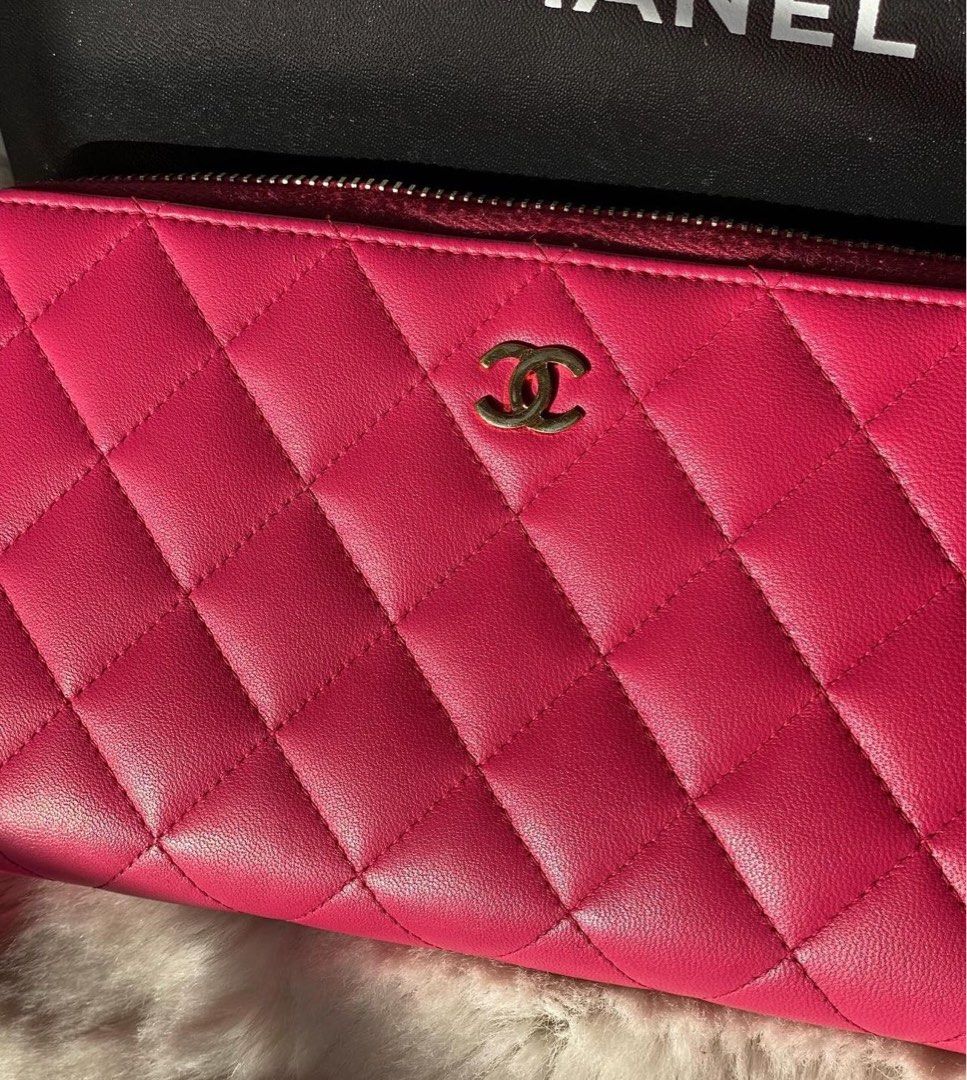 Authentic Chanel Classic Zippy Long Wallet Pink (Category: Luxury Bags & Wallets) located in Pasig City. Submitted by bestluxurybuys (Listing ID 1260564161, Image 3). Description: Authentic Chanel Classic Zippy Long Wallet Pink series 21 excellent cond Rare color with box and holo Dm/Vber O92755II747.