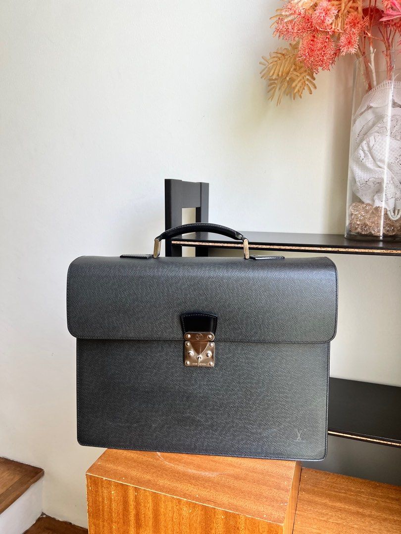 Louis Vuitton Black Epi Leather Robusto Briefcase with key 