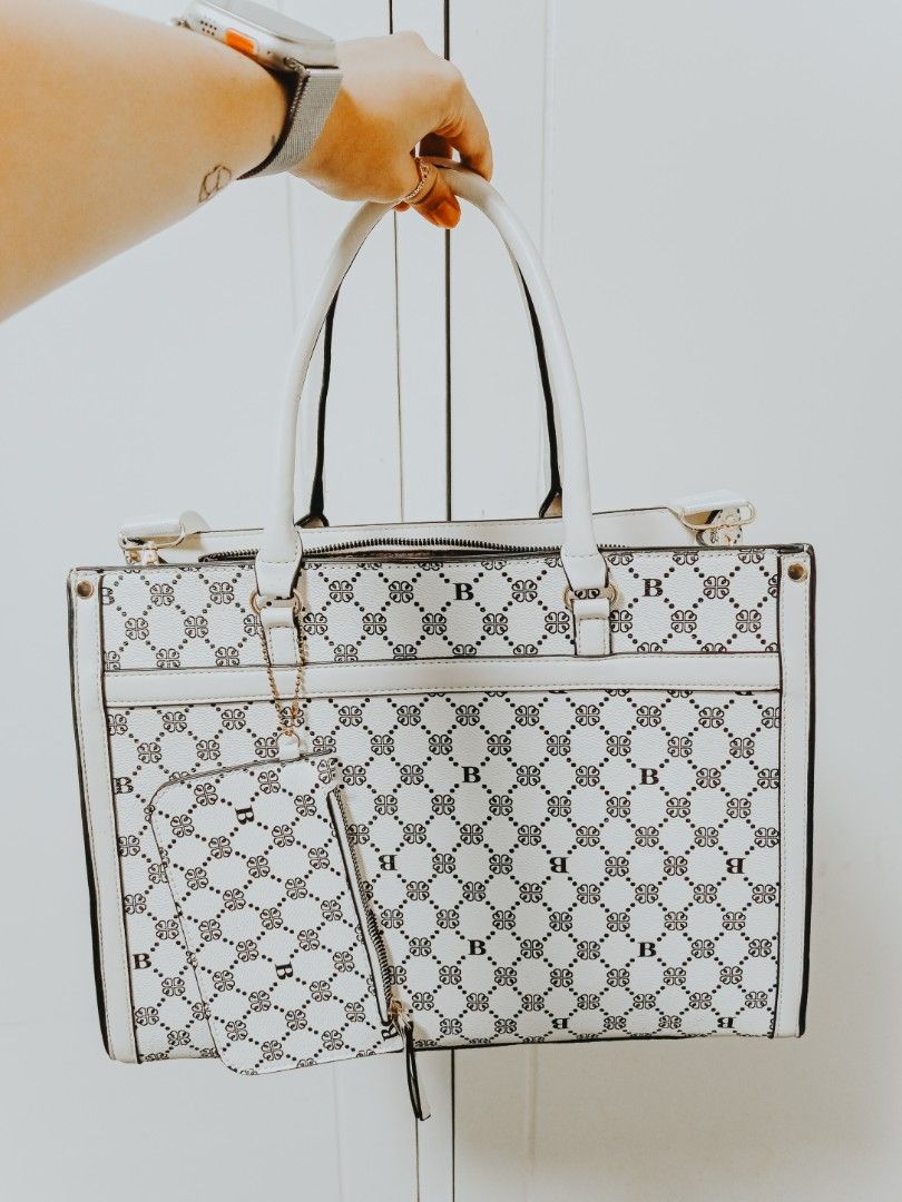 Belladonna White Large Bag (Category: Luxury Bags & Wallets) located in Paranaque City. Submitted by shopnsaveph (Listing ID 1260629372, Image 1). Description: Hi! I am selling my Belladonna White Bag. ✅Used but saglit lang ✅Thick leather material ✅White and no dirt or scratches ✅With free pouch Price: 1,299 LOC: 4th Estate Paranaque MOP: Gcash Courier: Lalamove (Hindi po kaya sa Shopee checkout, malaki po yung bag) ✨️ Thank you ✨.