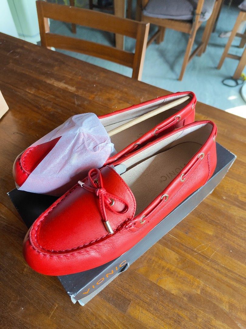 BNIB Vionic Virginia Leather Shoes in Cherry Women s Fashion