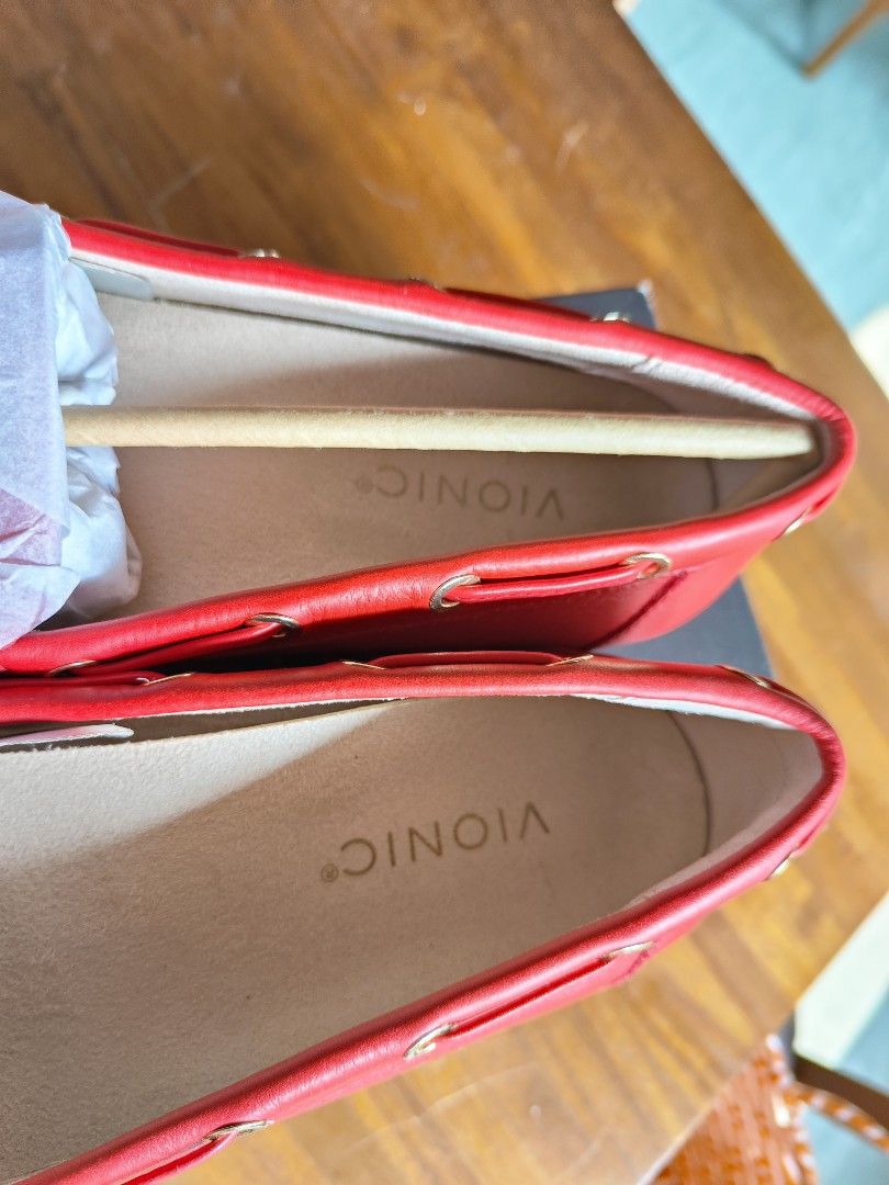 BNIB Vionic Virginia Leather Shoes in Cherry Women s Fashion
