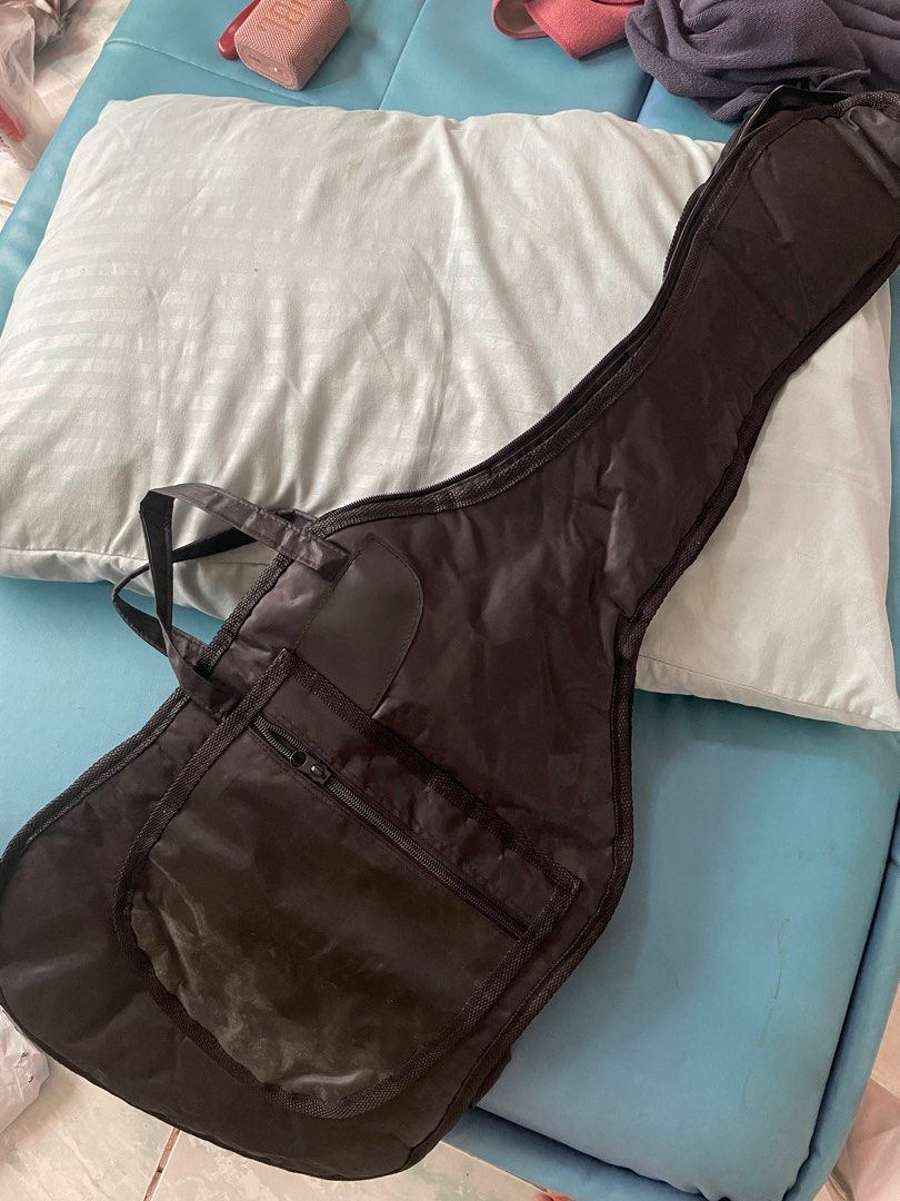 BRAND NEW ELECTRIC GUITAR CASE (Category: Musical Instruments) located in Muntinlupa City. Submitted by junesparkle9998 (Listing ID 1260507569, Image 1). Description: Never used - bought the wrong case. It’s great quality case to bring your guitar anywhere safely. .