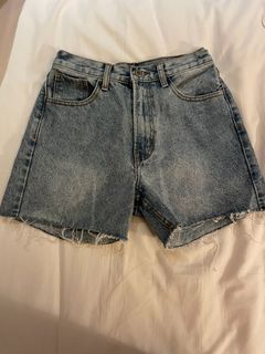 BRANDY MELVILLE Distressed Jean Shorts  Distressed jean shorts, Distressed  jeans, Clothes design