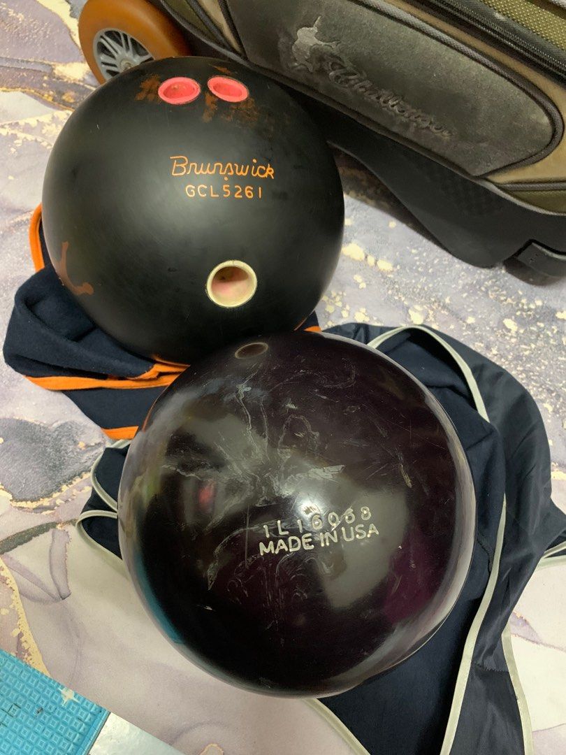 brunswick bowling ball, Sports Equipment, Sports & Games, Billiards