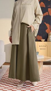 Calaqisya Anne Skirt in Winter Moss