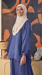Calaqisya Laurel Balloon Sleeve Top Crown Blue