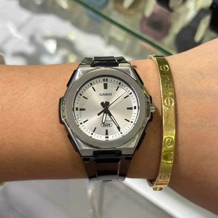 腕時計 カシオ メンズ LWA-300H-7E2V Casio Men's Analog Watch Black Resin Band Stainless Steel BezelLWA | Casio メンズ アナログ腕時計, シルバー, LWA-300H-7E2VCF