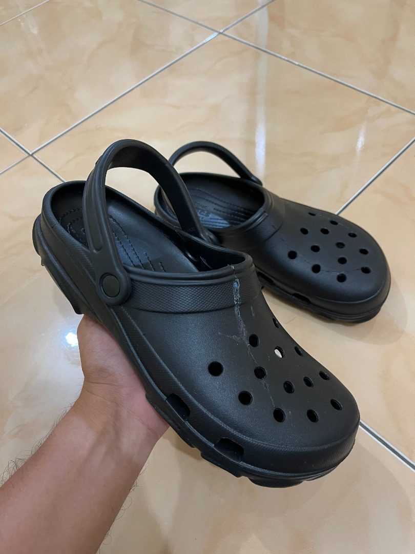 Crocs store full black