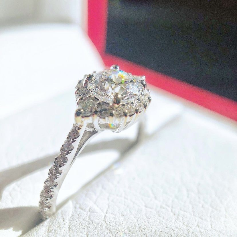 Diamond ring (Category: Rings) located in Singapore. Submitted by paultwohill767 (Listing ID 1260614421, Image 1). Description: See photo of diamond cert for more details. Diamond is 👌🏻 on all the Cs Already placed a real low price. Please don’t lowball I’m already losing thousands of $$$ .