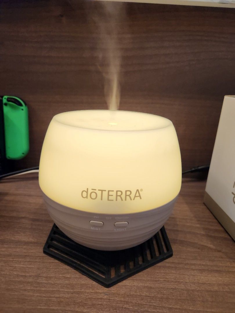 Dottera petal diffuser (Category: Home Fragrance) located in Singapore. Submitted by shoppaholict (Listing ID 1260508377, Image 3). Description: - 2 hour and 6hour continuous and 12 hours intermittentv - Ultra fine mist reaches up to 330sqft.
