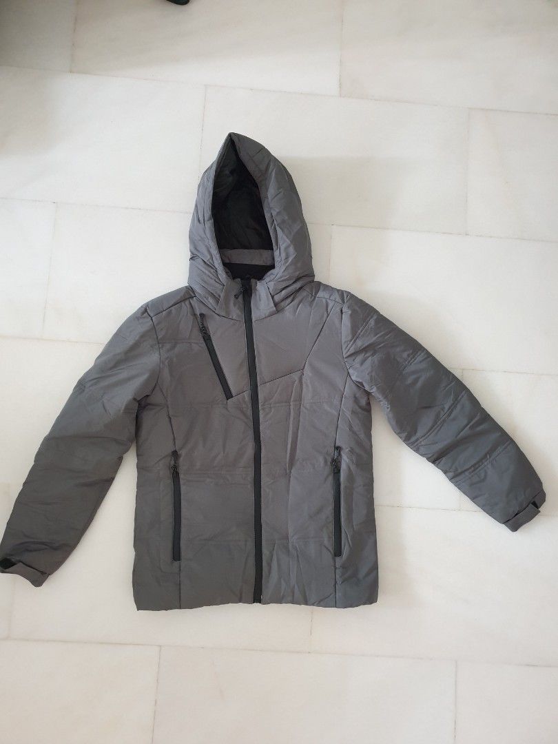 Down winter jacket (Category: Coats, Jackets and Outerwear) located in Singapore. Submitted by potluck (Listing ID 1260520383, Image 1). Description: detachable hood.