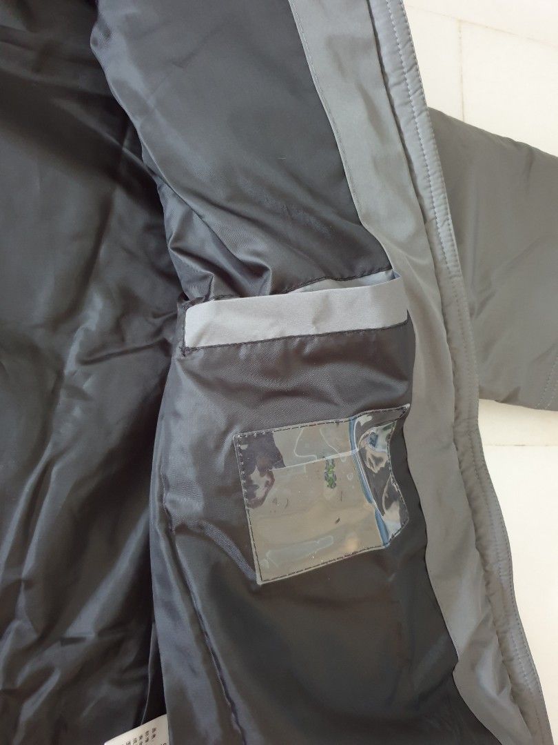 Down winter jacket (Category: Coats, Jackets and Outerwear) located in Singapore. Submitted by potluck (Listing ID 1260520383, Image 4). Description: detachable hood.