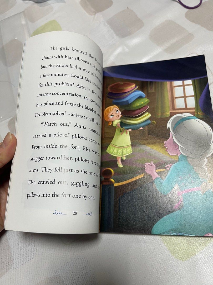 Elsa’s Icy Rescue, 興趣及遊戲, 書本 & 文具, 小說 & 故事書 Carousell