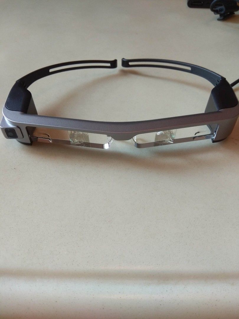 Epson Moverio smart glasses BT35E, 手提電話, 智能穿戴裝置及智能手錶 Carousell