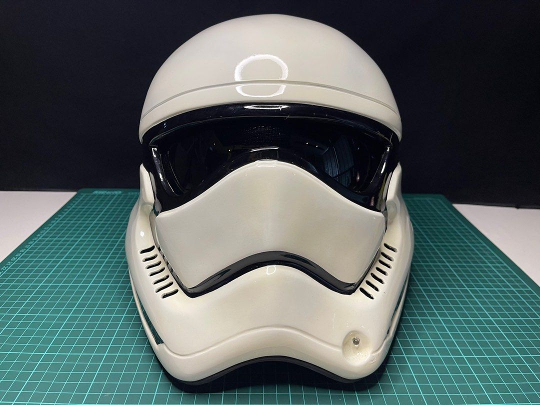 Functional stormtrooper store helmet