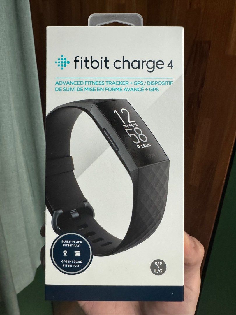 Fitbit charge4全新未開封, 手機及配件, 智慧穿戴裝置及智慧手錶在旋轉拍賣