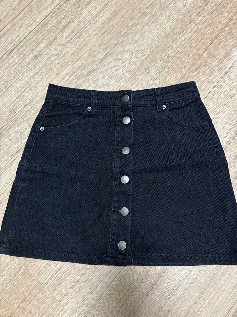 Black button deals skirt forever 21