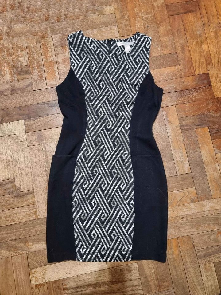 Forever 21 Dress with Pockets Size M Women s Fashion Dresses