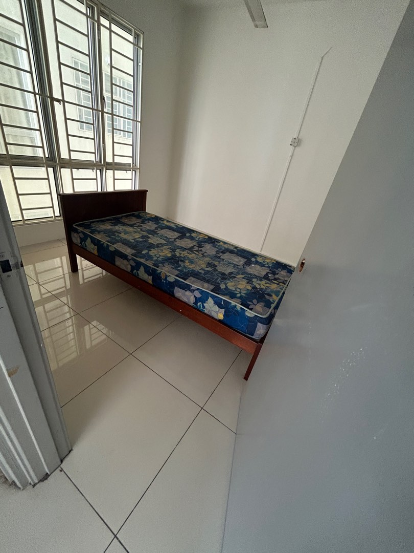 Free used furnitures left by tenant, Furniture & Home Living