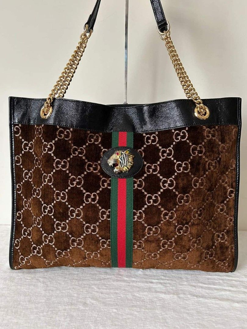 Gucci large pouch outlet