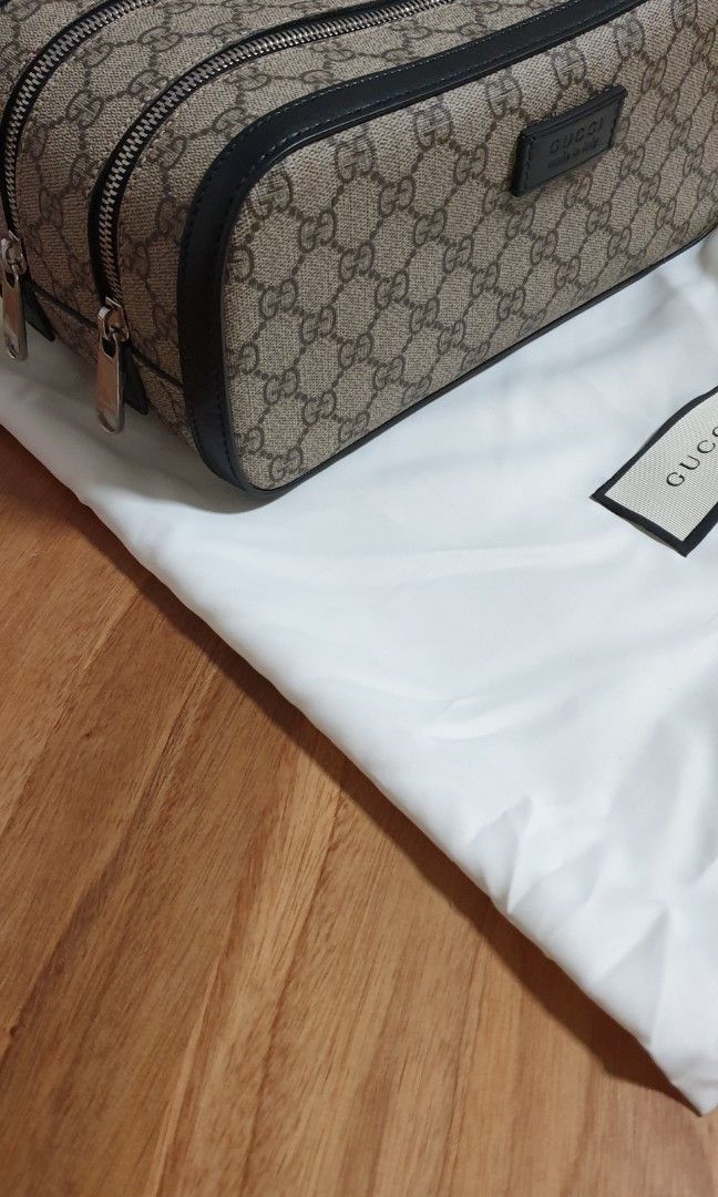 Gucci supreme wash bag deals