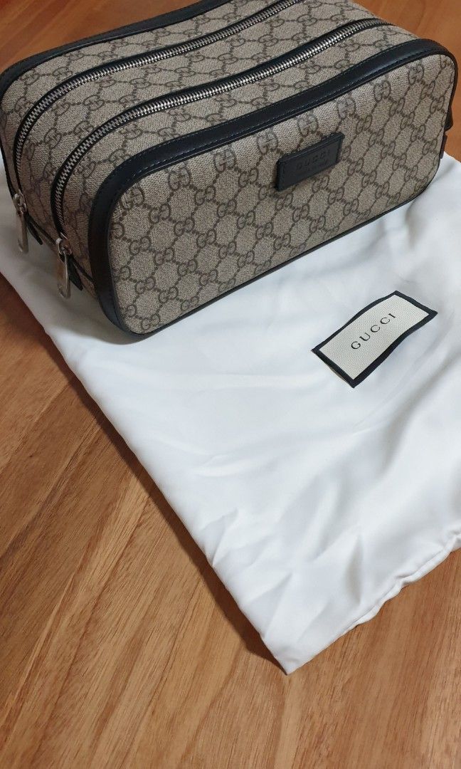 Gucci supreme wash bag top