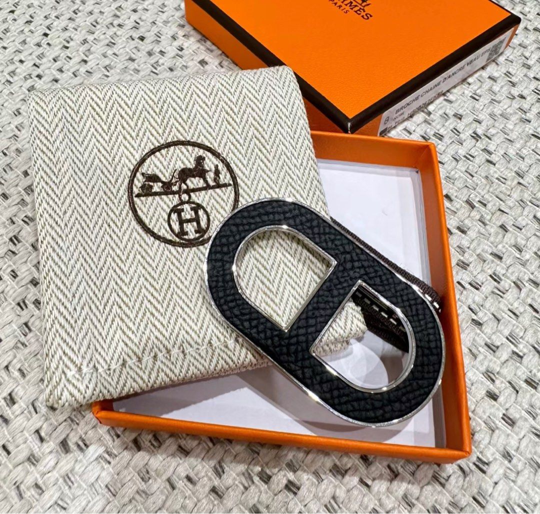 Brooch hermes store