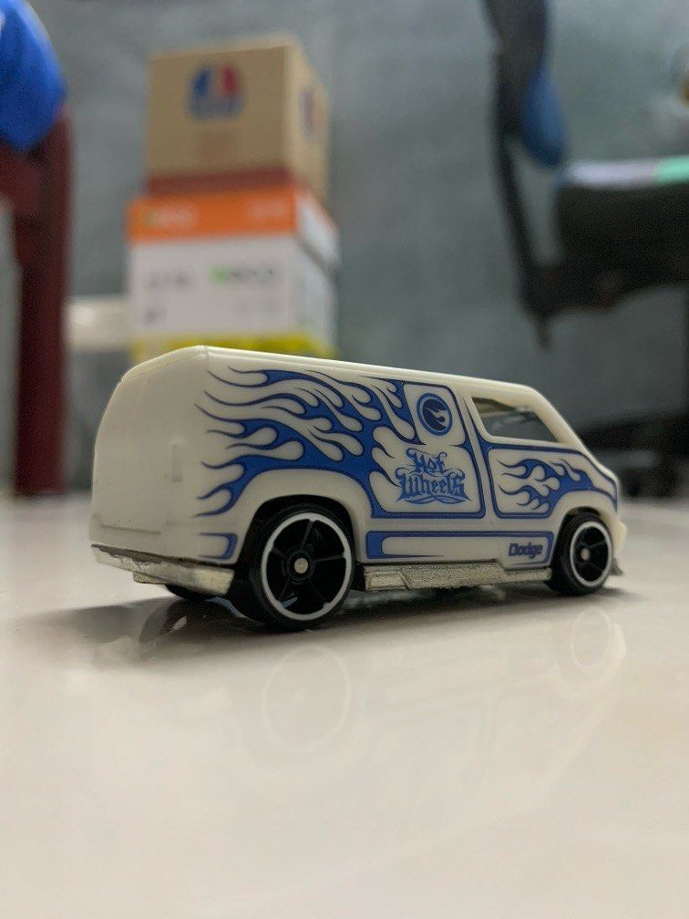 Hot wheels custom 77 dodge van new arrivals