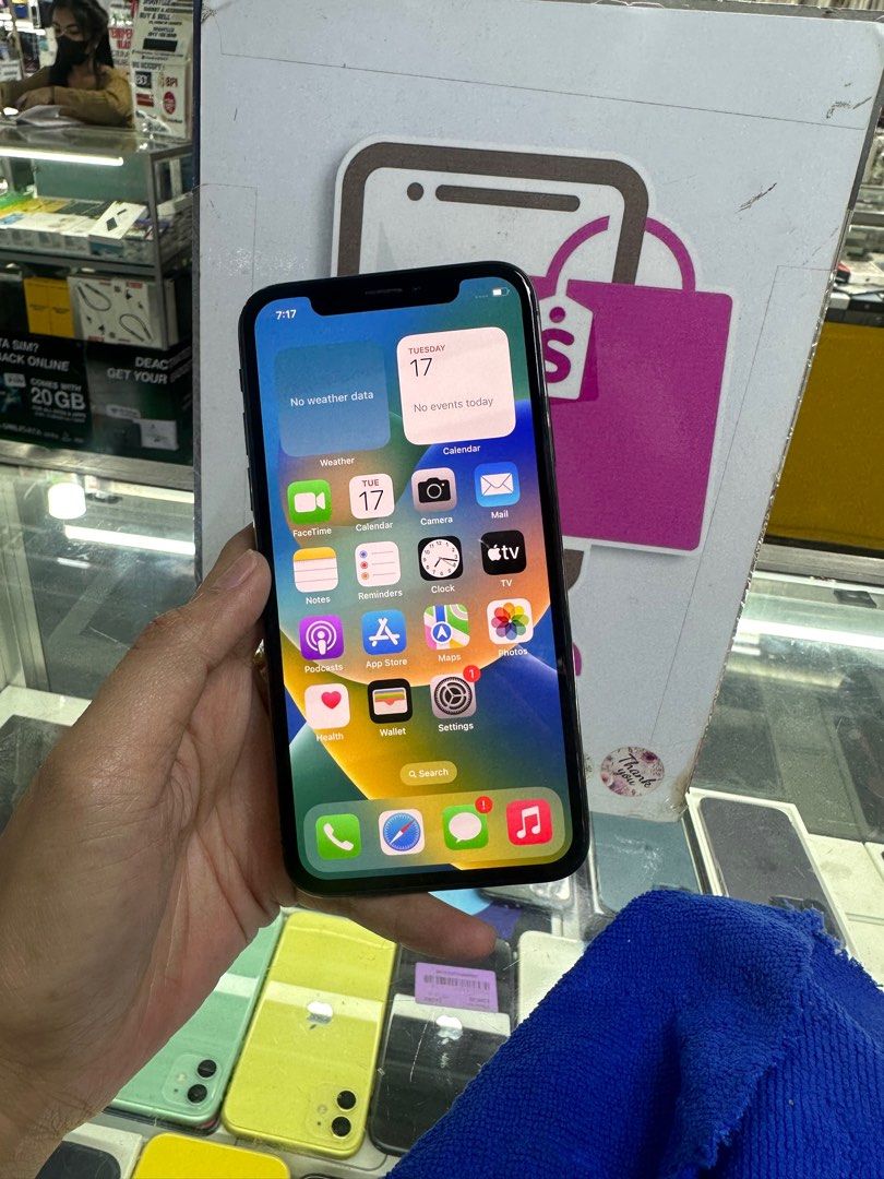 iphone x 256gb 2ndhand (Category: iPhone X Series) located in Cainta. Submitted by vine_gadget_shop (Listing ID 1260620342, Image 2). Description: iphone x 256gb 2ndhand ntv variant palit battery no issue check all u want pick up store greenhills shopping center we accept trade in we accept credit card installment we do cod and door to door we ship nationwide for fast transaction call 09277368323 look for vine.