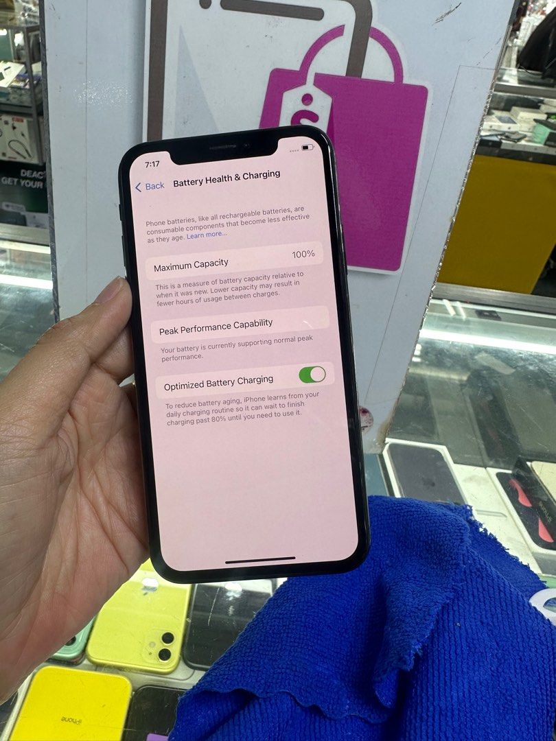 iphone x 256gb 2ndhand (Category: iPhone X Series) located in Cainta. Submitted by vine_gadget_shop (Listing ID 1260620342, Image 3). Description: iphone x 256gb 2ndhand ntv variant palit battery no issue check all u want pick up store greenhills shopping center we accept trade in we accept credit card installment we do cod and door to door we ship nationwide for fast transaction call 09277368323 look for vine.