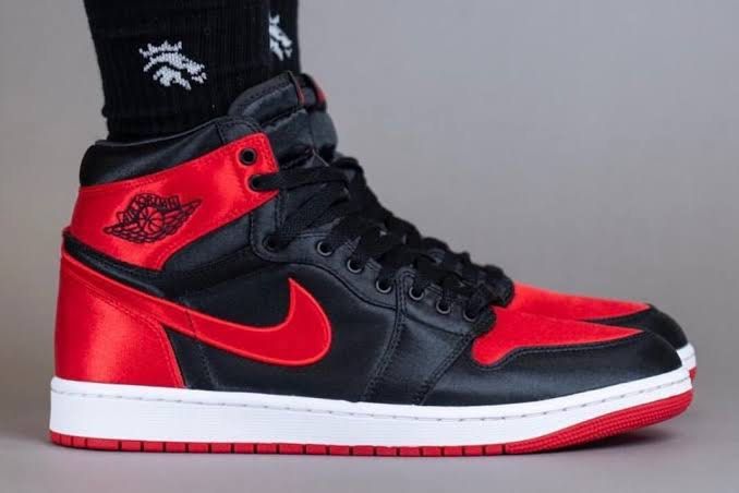 Air jordan 1 hotsell bred toe satin