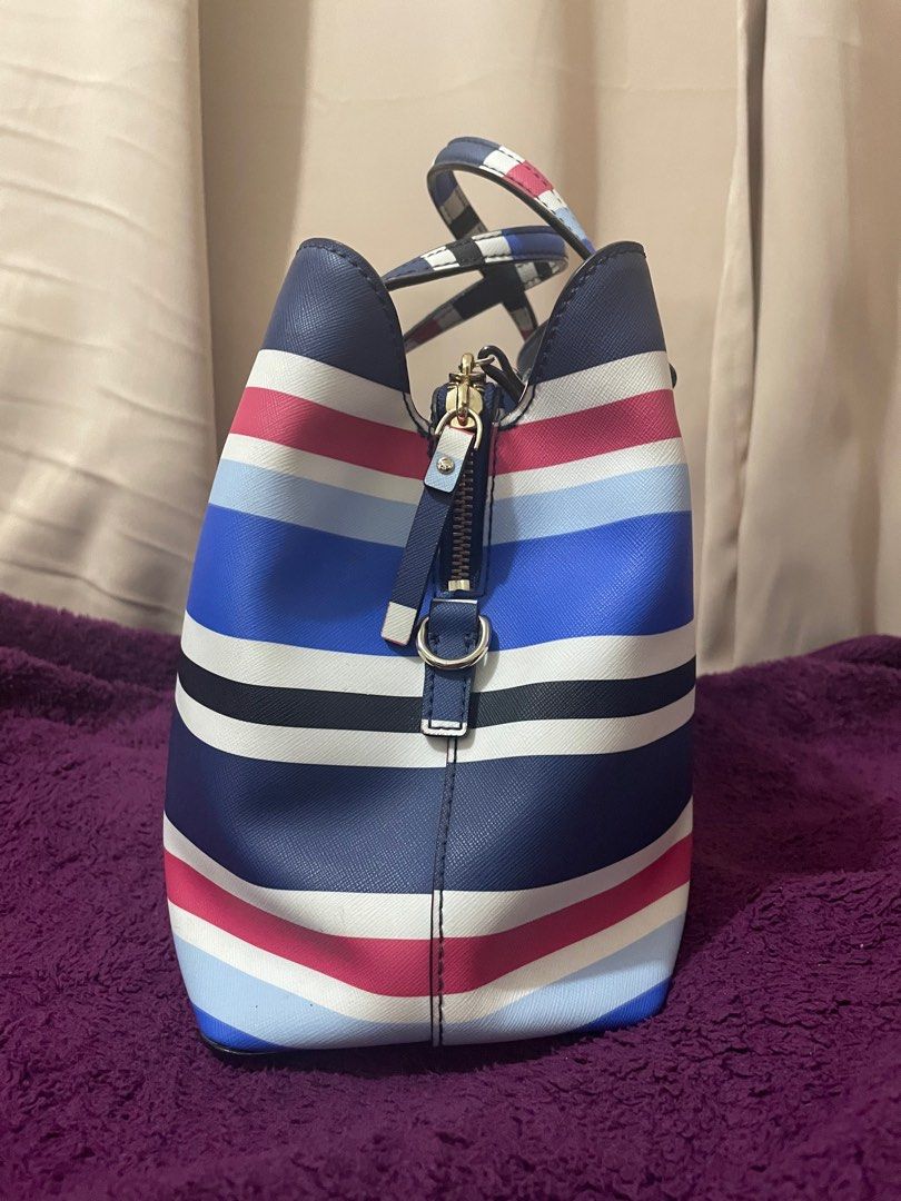 Kate Spade Hand bag (Category: Luxury Bags & Wallets) located in Paranaque City. Submitted by declutterqueeen (Listing ID 1260604651, Image 3). Description: Kate Spade Hand bag / Cross body / shoulder bag Pre-loved but barely used 100% original Got this from New York Woodbury Common Outlets With minor stain on the front part. See photos.