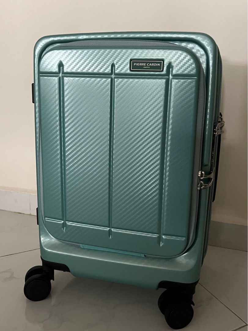 Cabin size luggage with laptop compartment top