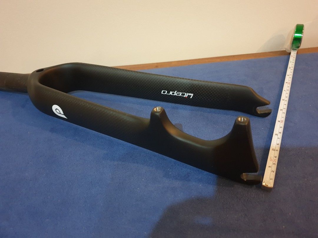 Litepro 20 inch fork for folding bikes (Category: Bicycles) located in Bantay. Submitted by backyardcyclist (Listing ID 1260625864, Image 3). Description: Litepro folding bike fork material: carbon fiber for folding bikes size 20 inch (406) or (451) color: matte black CF weave: 3K for disc brake quick release weight: 309 g included: steerer top screw use once only, upgraded to Silverock CF fork NO ISSUES P2,000.00.