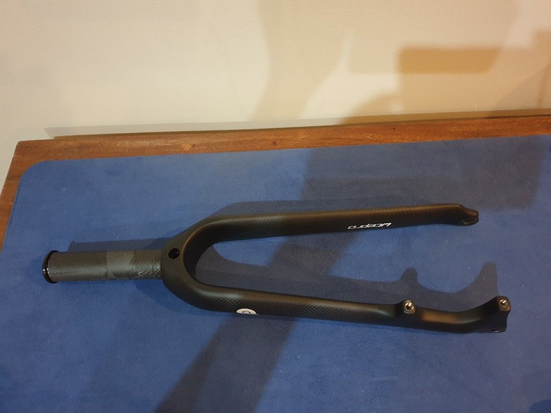 Litepro 20 inch fork for folding bikes (Category: Bicycles) located in Bantay. Submitted by backyardcyclist (Listing ID 1260625864, Image 2). Description: Litepro folding bike fork material: carbon fiber for folding bikes size 20 inch (406) or (451) color: matte black CF weave: 3K for disc brake quick release weight: 309 g included: steerer top screw use once only, upgraded to Silverock CF fork NO ISSUES P2,000.00.