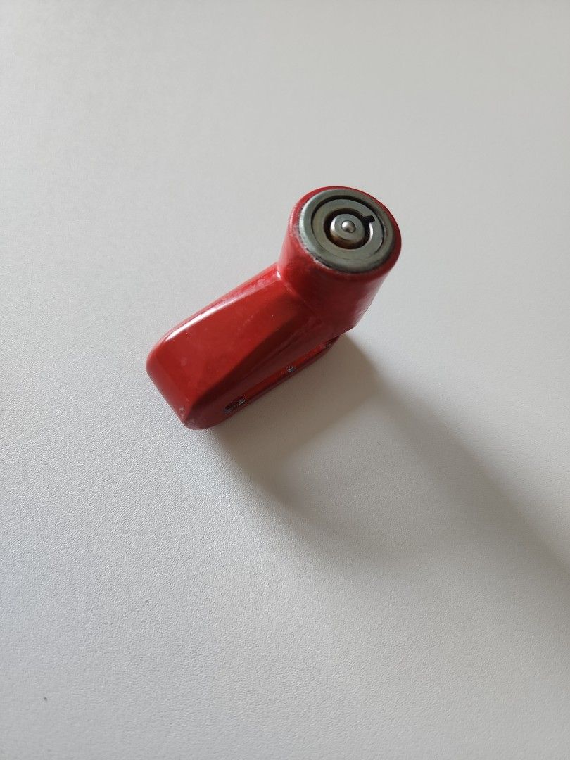 Lock (Category: Motorcycle Accessories) located in Singapore. Submitted by kagsim12 (Listing ID 1260500031, Image 3). Description: Selling the lock for motor cycle / bike.
