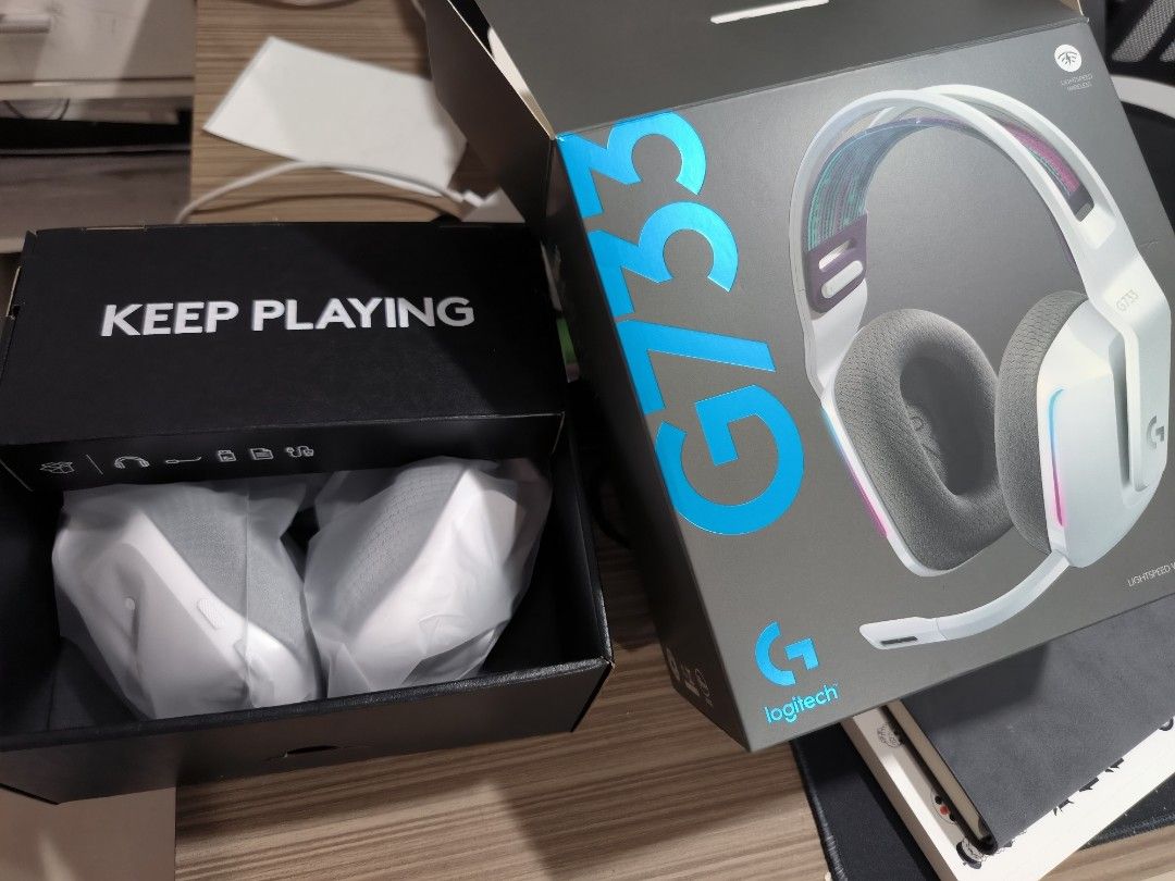 Logitech G733 LIGHTSPEED Wireless Gaming Headset with suspension headband,  LIGHTSYNC RGB, Blue VO!CE mic technology and PRO-G audio drivers - Blue
